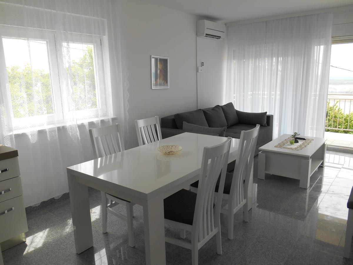 Apartments Diana Smrika Bagian luar foto
