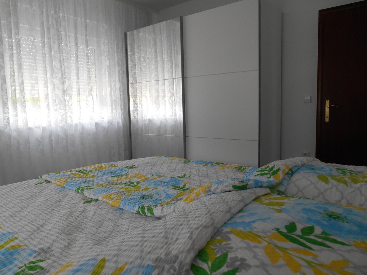 Apartments Diana Smrika Bagian luar foto