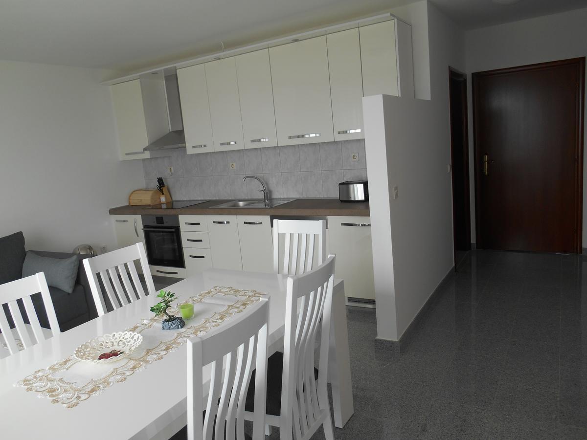 Apartments Diana Smrika Bagian luar foto