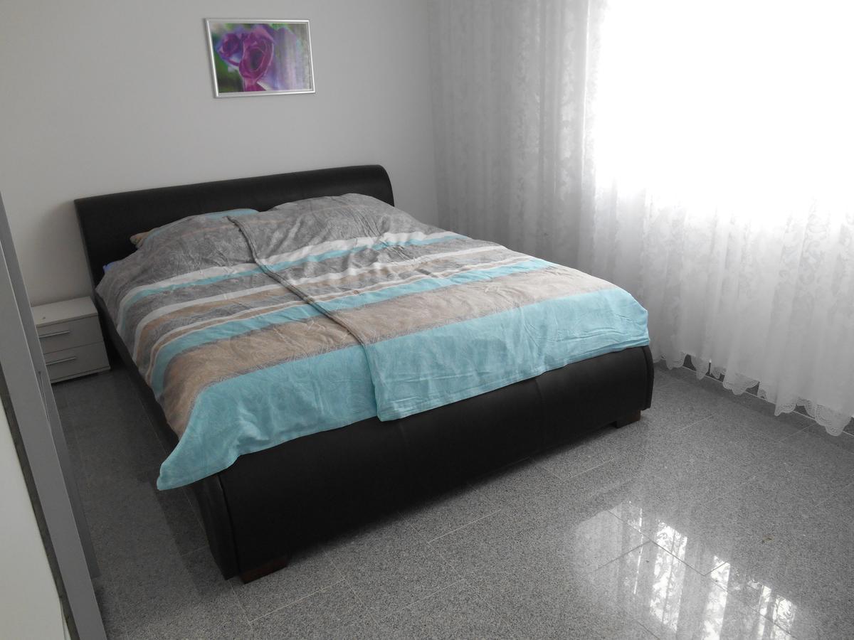 Apartments Diana Smrika Bagian luar foto
