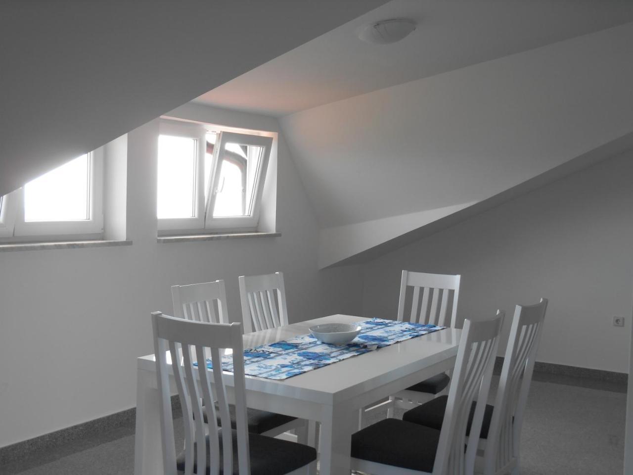 Apartments Diana Smrika Bagian luar foto