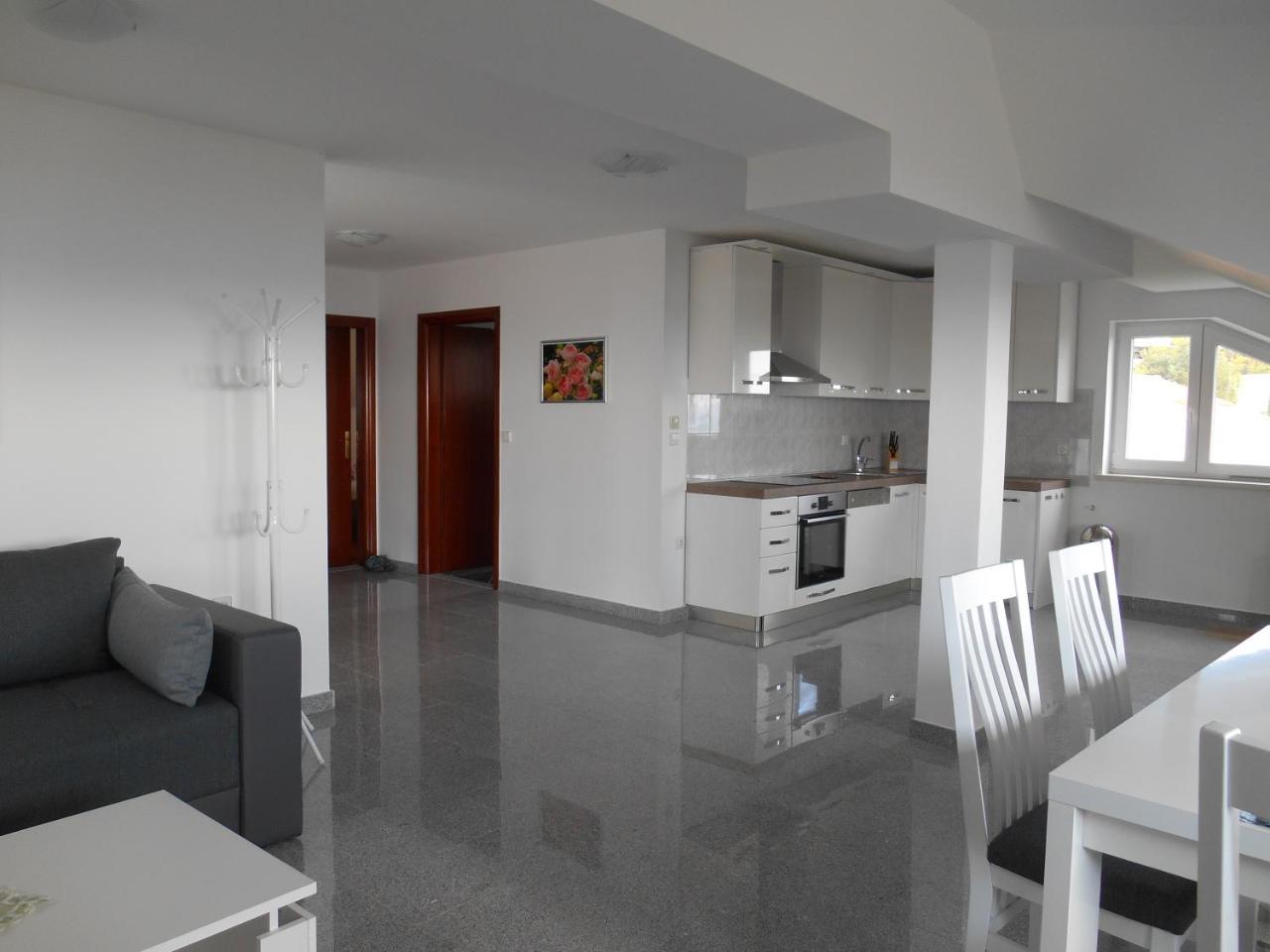 Apartments Diana Smrika Bagian luar foto