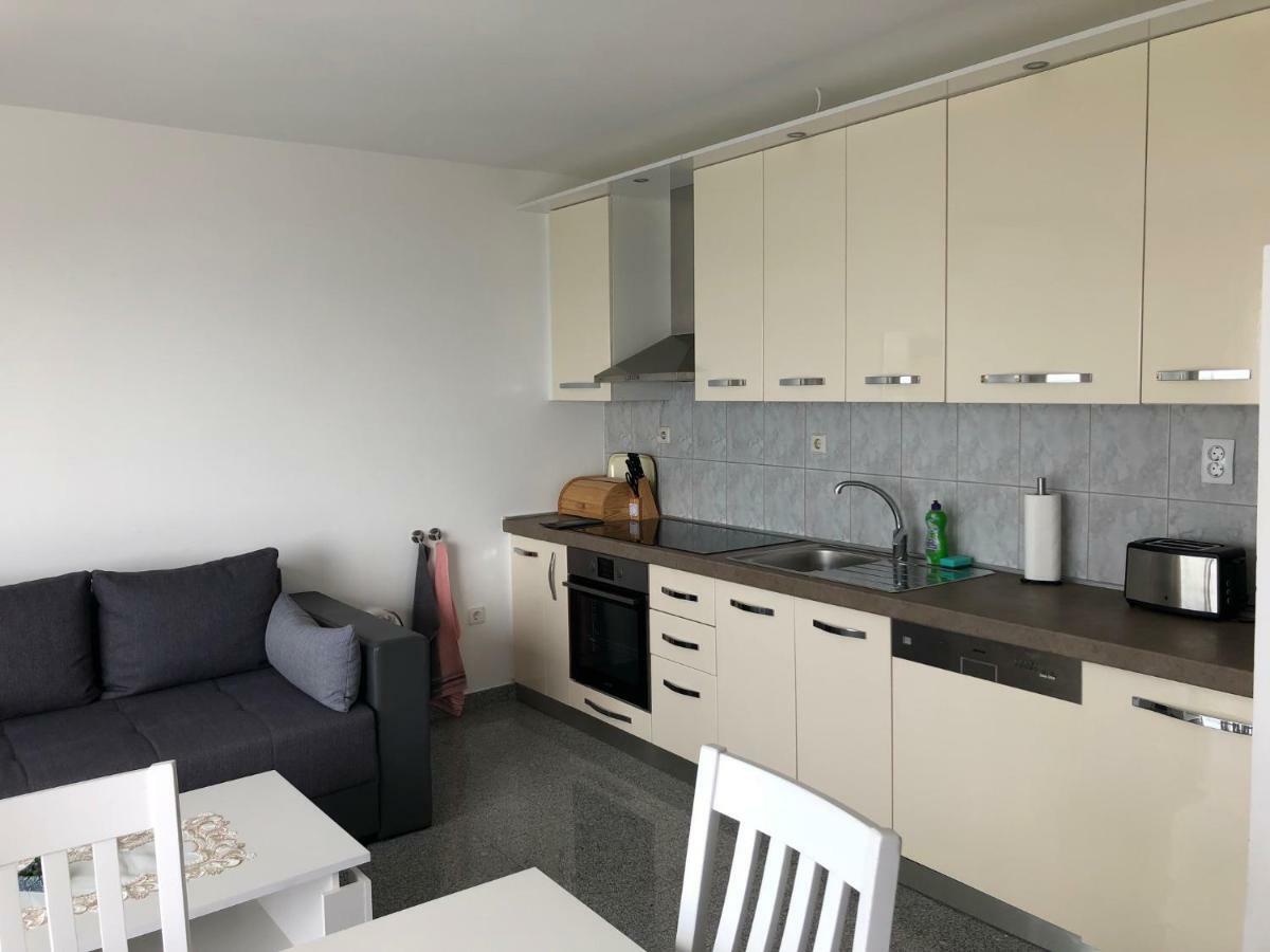 Apartments Diana Smrika Bagian luar foto
